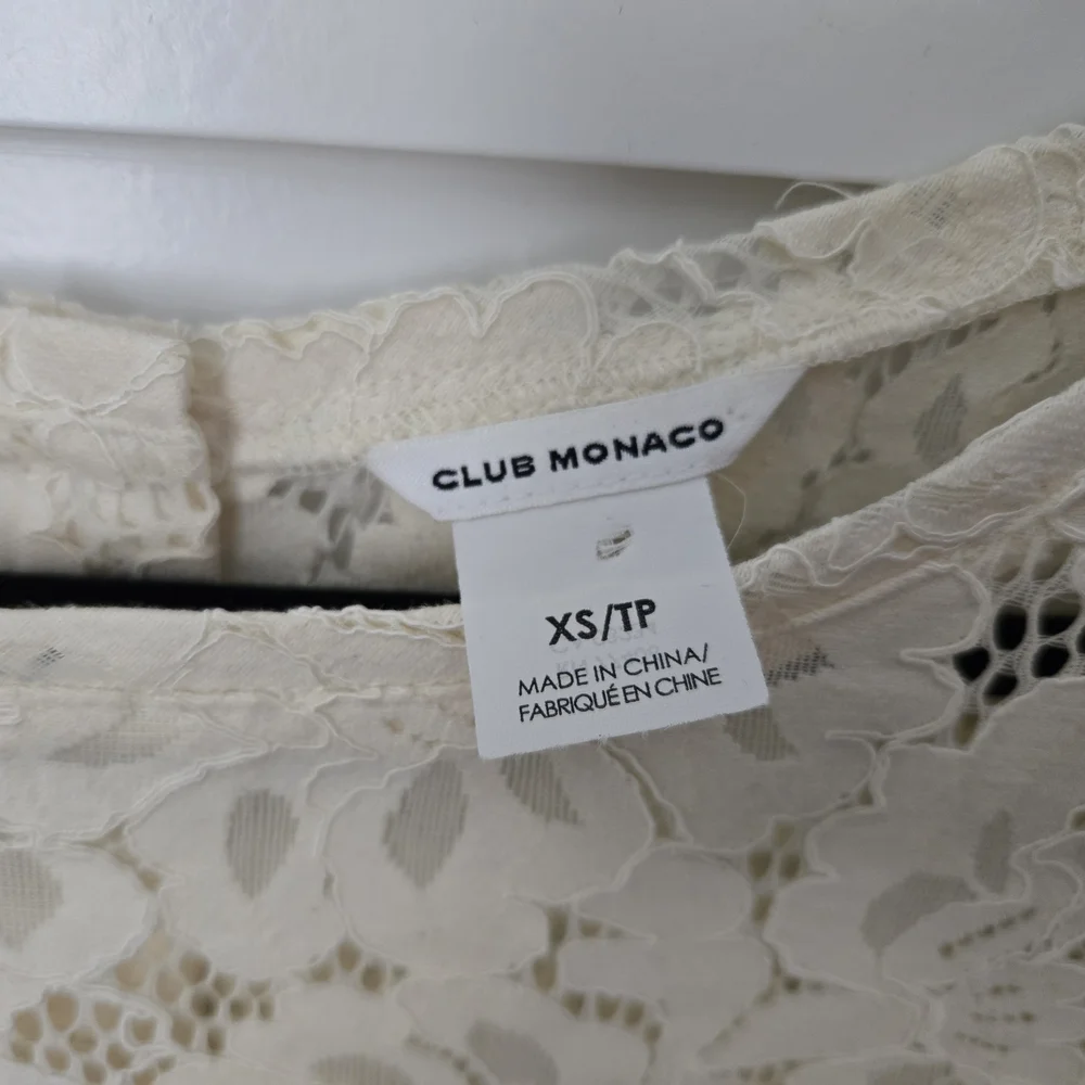 Club Monaco Cream Lace Top With Unfinished Scalloped Edges 3/4 Sleeeve Size XS